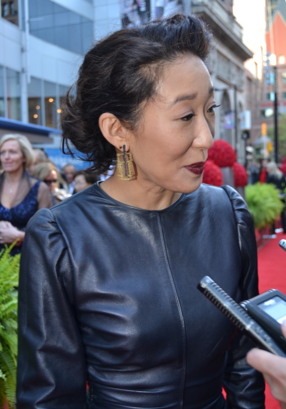 2011 CWOF Canada Walk Of Fame Red Carpet - Sandra Oh