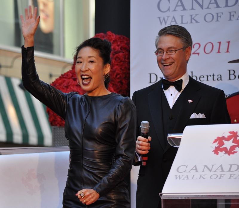 2011 CWOF Canada Walk Of Fame Red Carpet - Sandra Oh